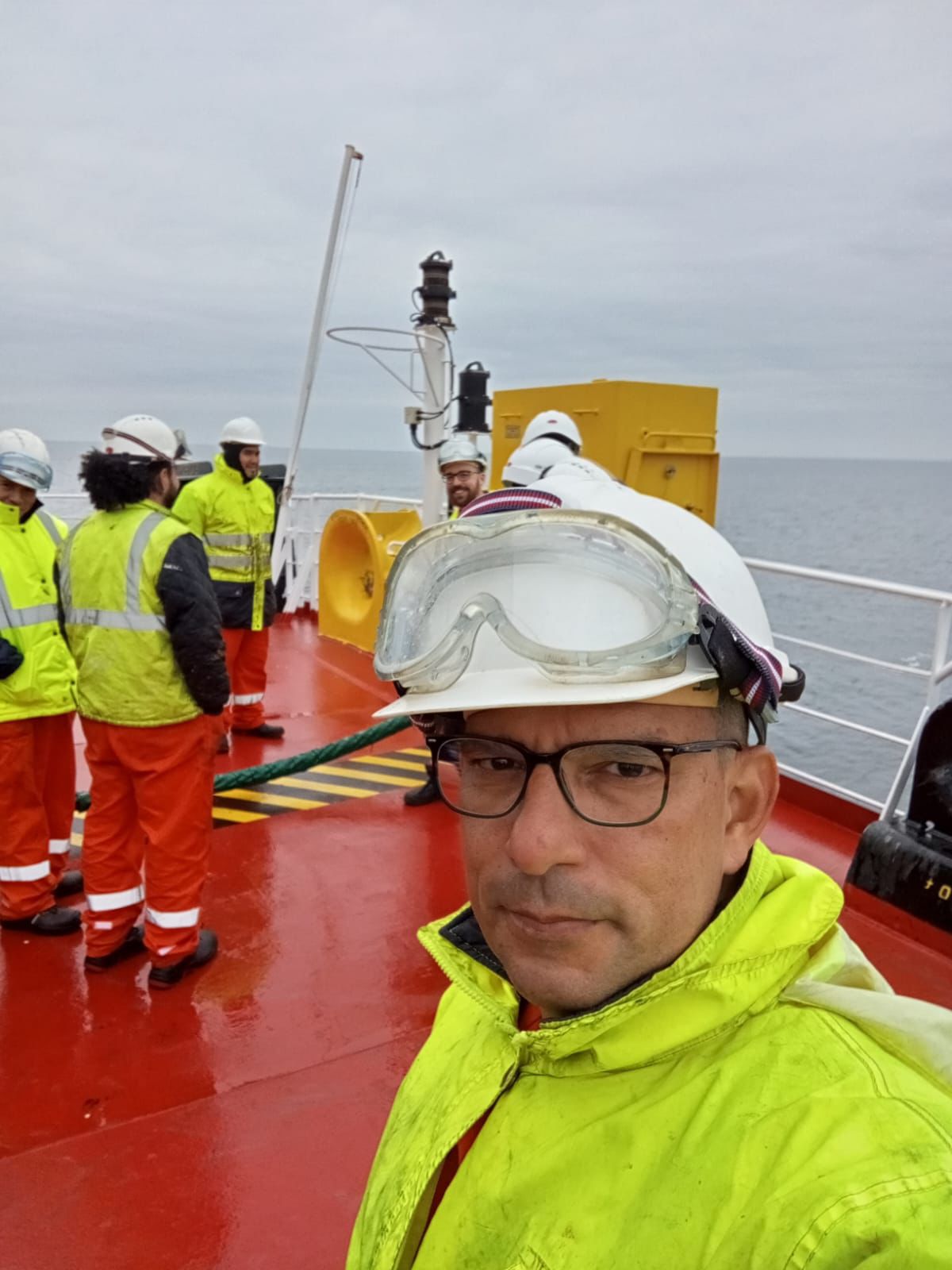 Tripulación en operaciones de cubierta mar adentro
